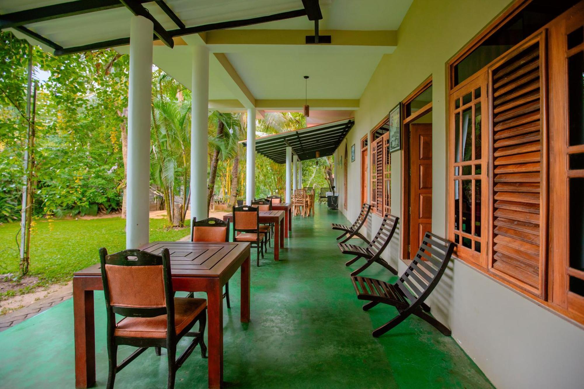 River Face Inn Tissamaharama Exterior foto
